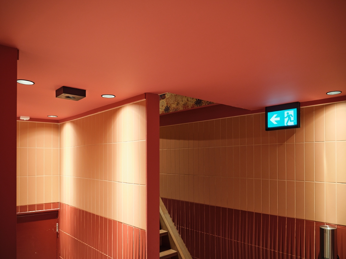 Verschil decentrale- en centrale noodverlichting